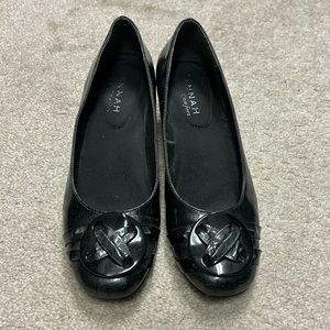 Gray metallic wedges